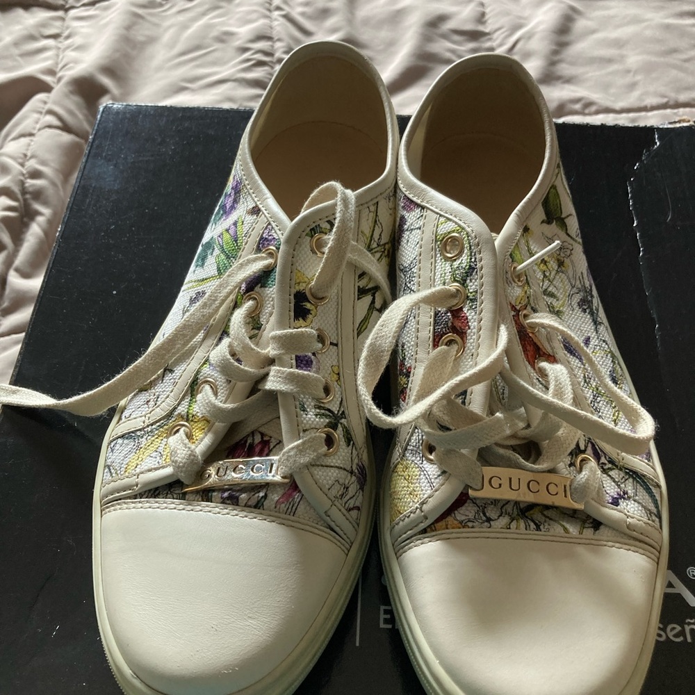 Gucci shoes very good zise 39